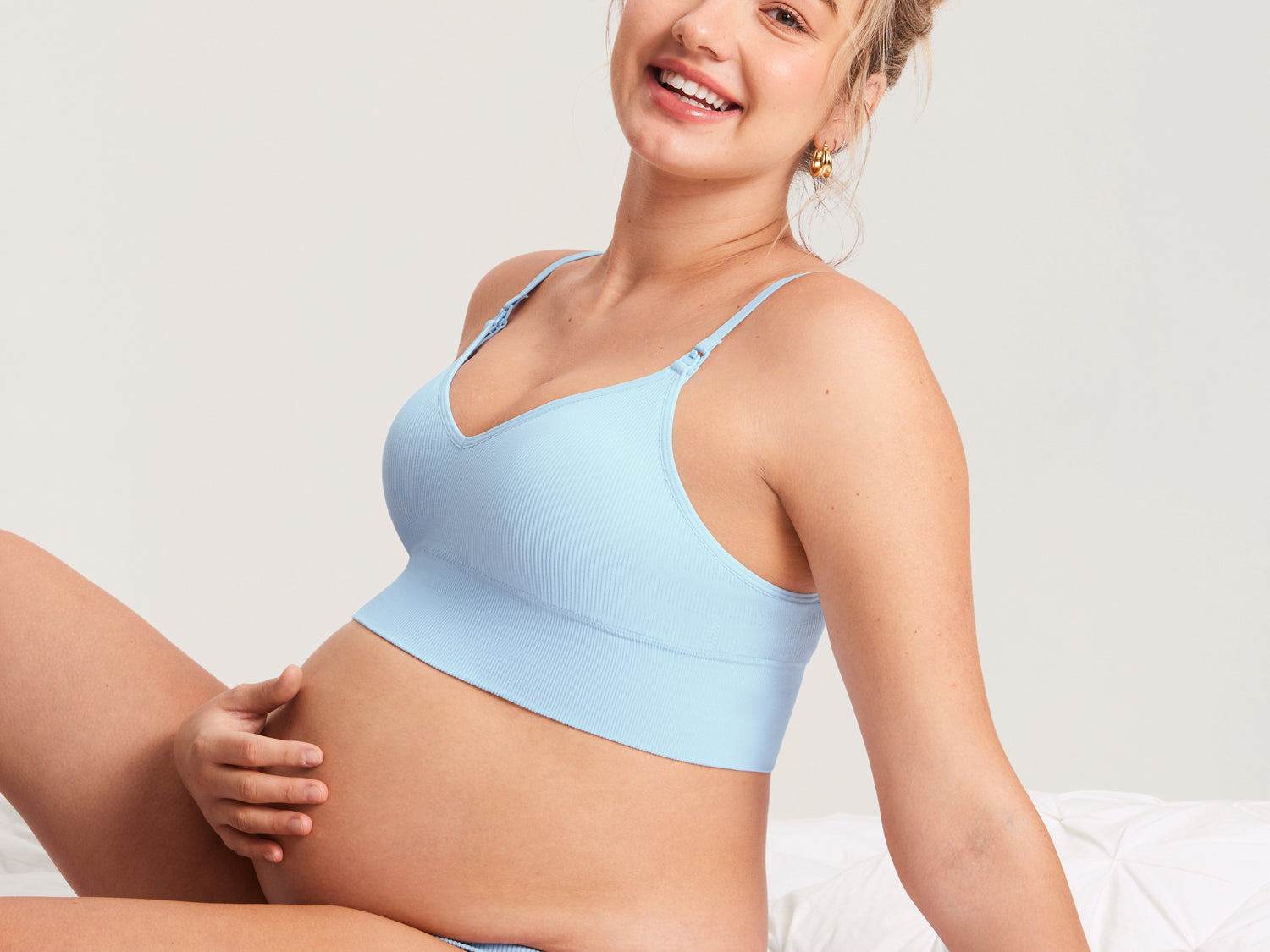 Women's Ribbed V Neck Nursing Bralette Light Glacier @model_info:MOM5